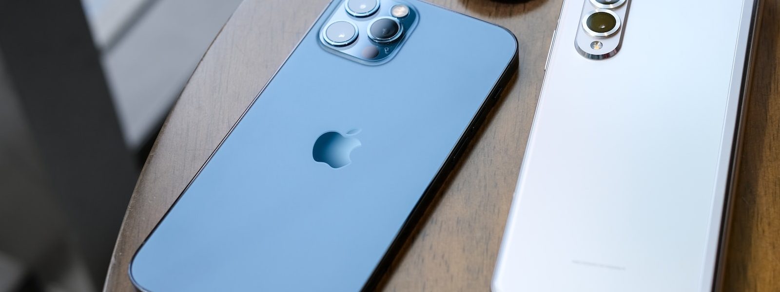 care e mai bun iphone sau samsung